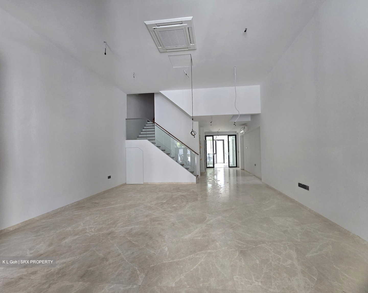 Simon Lane (D19), Terrace #544861891